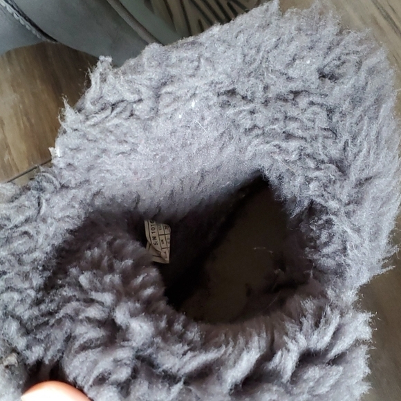 Ugg Women Bailey Button II Booties Sheepskin shoes sz 8 - Picture 10 of 16